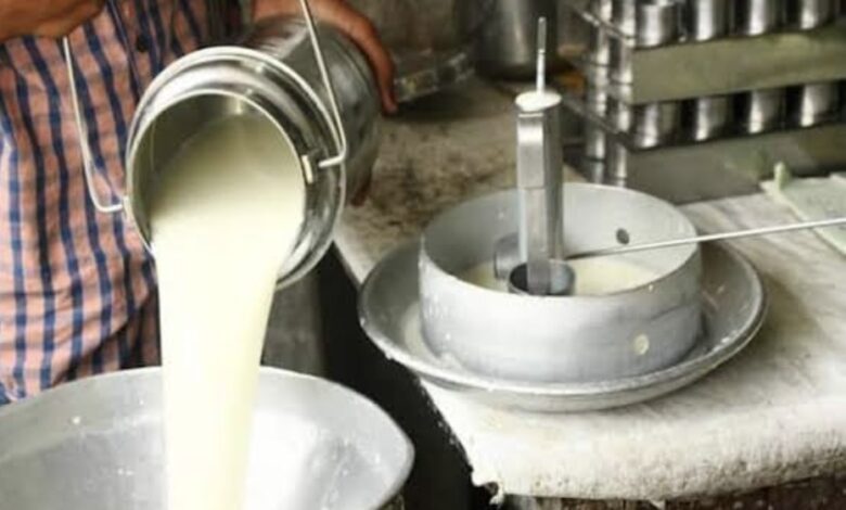 Milk rates Update 2023 दूध दरासाठी शासनाचा मोठा निर्णय! आता असे ठरणार दूधाचे भाव?